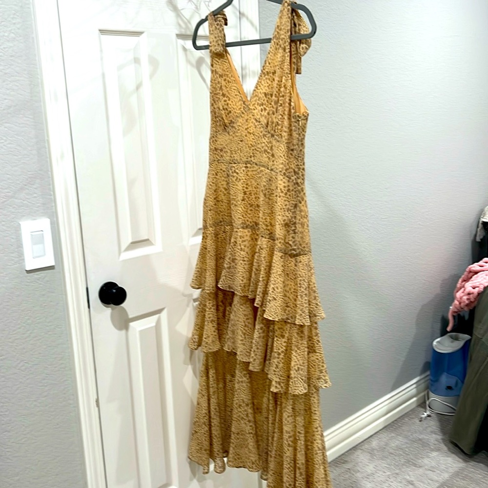 WAYF tiered dress - EUC - size 8 - Picture 2 of 9